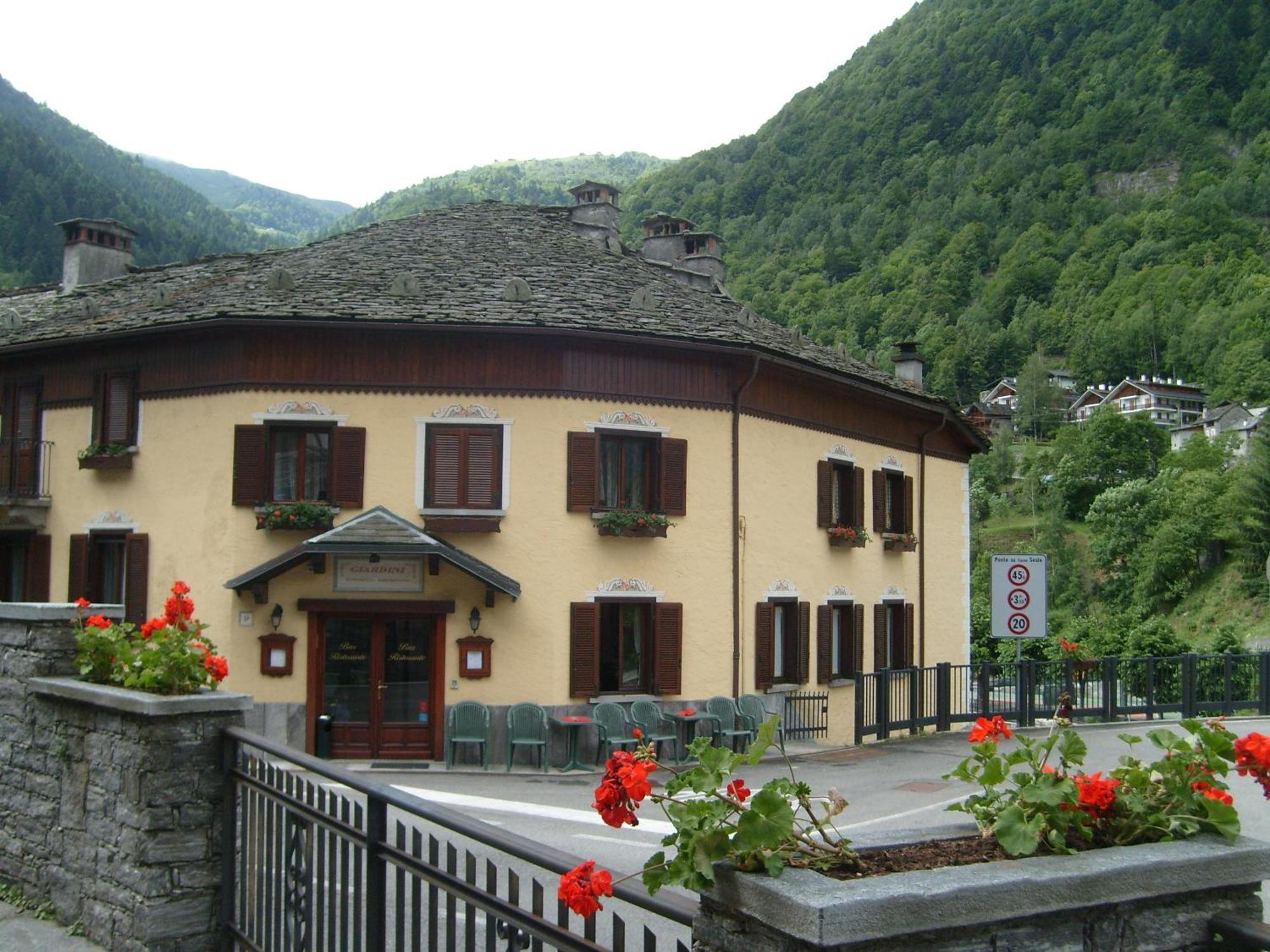 Hotel Residence Giardini Piode Exterior photo